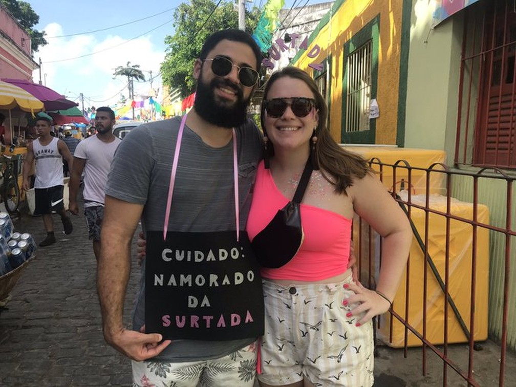 Plaquinhas de carnaval com memes