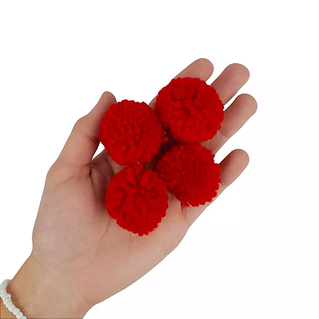 Transforme Suas Roupas: Aplicações de Pompom na Moda