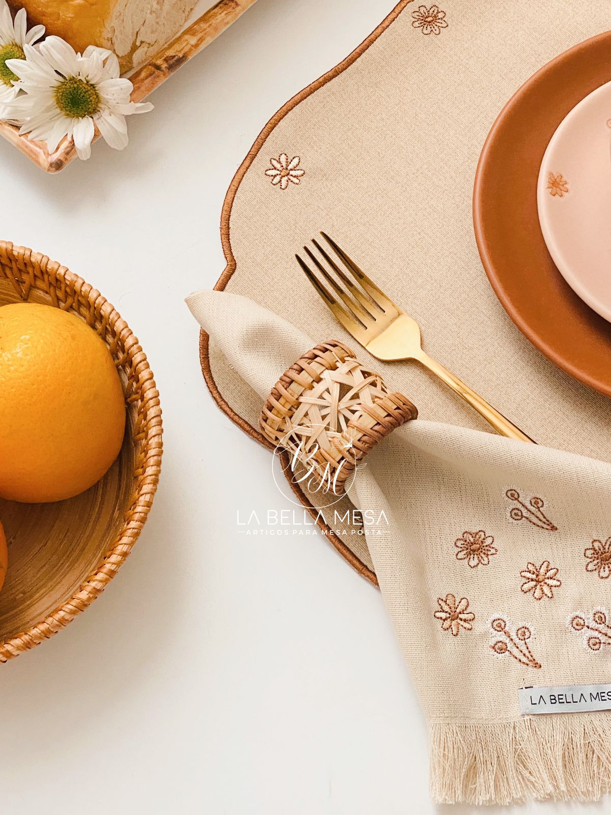 Porta-Guardanapos de Aço Inox vs. Bambu: Qual o Melhor para Sua Mesa?