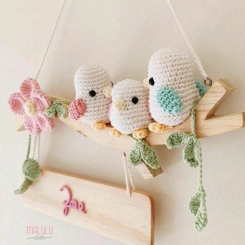 Significado do Tema Passarinho na Porta da Maternidade: Simbolismo e Tradição