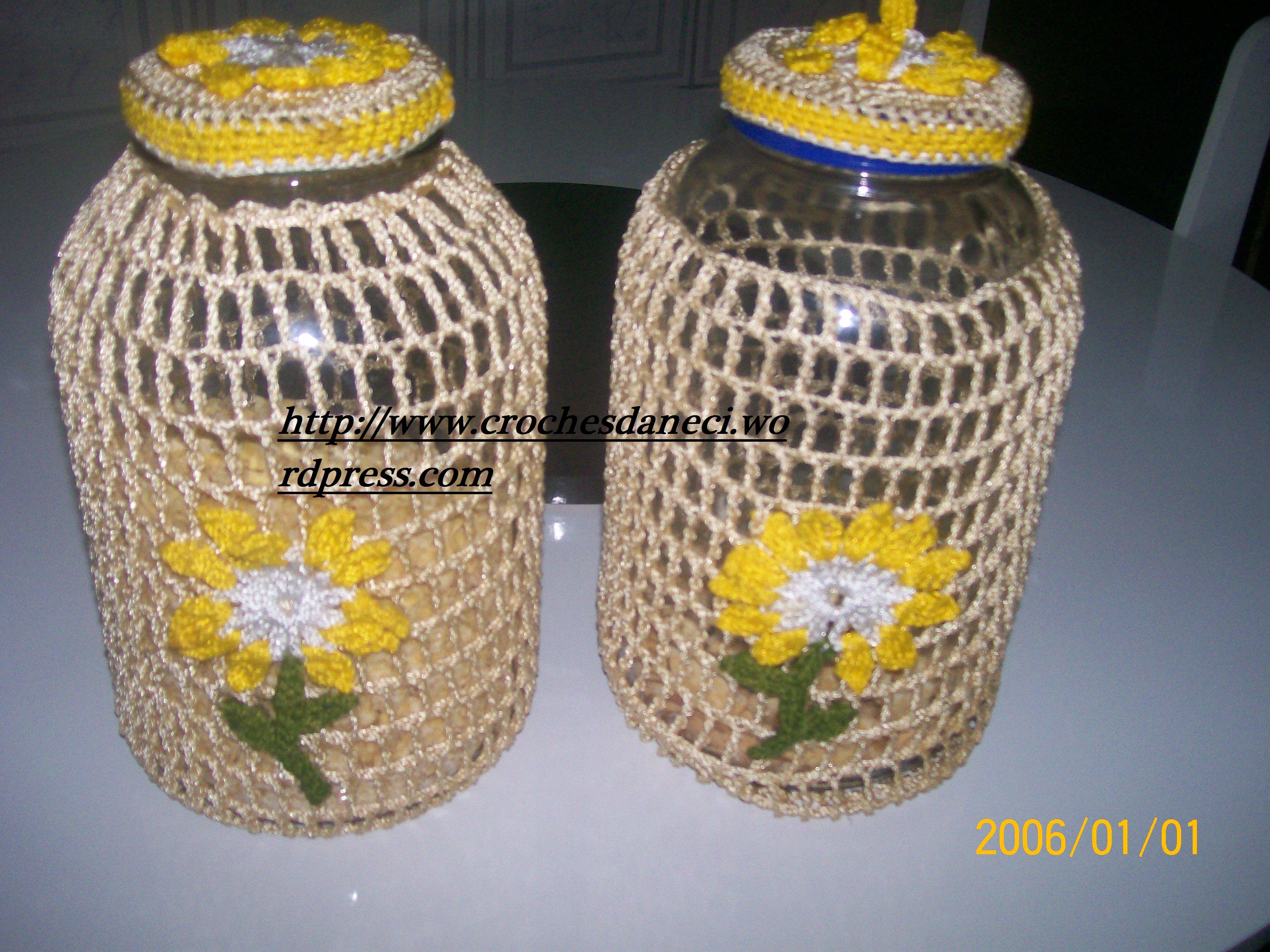 potes de vidro decorados com croche