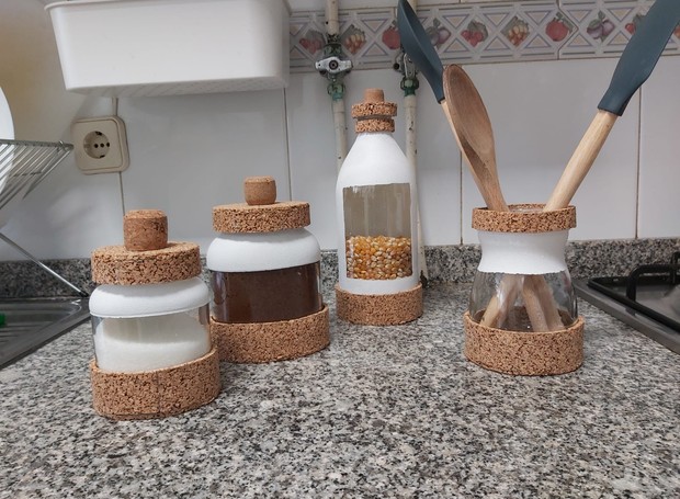 potes de vidro decorados com tecido