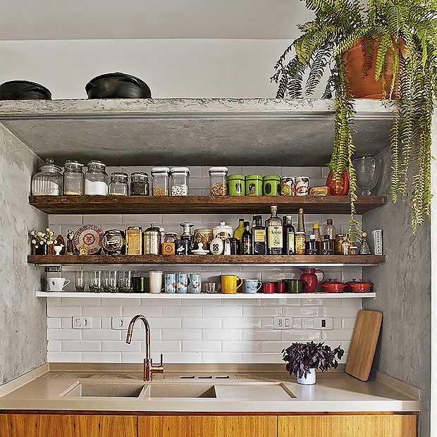 Guia Completo: Escolhendo a Melhor Madeira para Suas Prateleiras de Cozinha