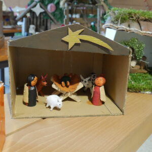 Presépios em Miniatura: Ideias Criativas com Rolhas e Palitos de Sorvete