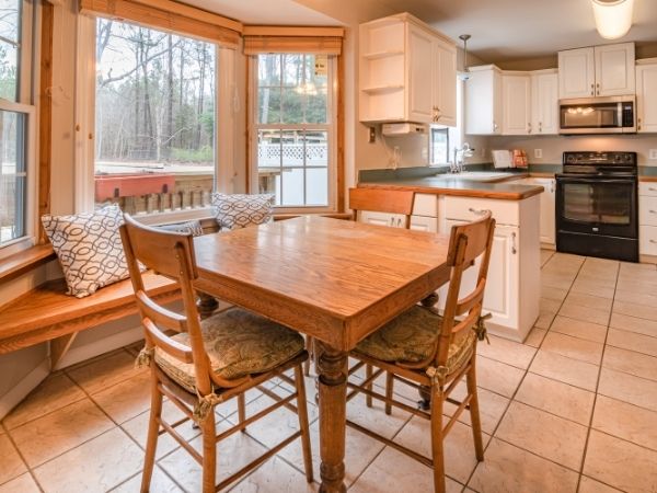 Guia Completo de Vernizes para Madeira: Qual Escolher para Sua Mesa?