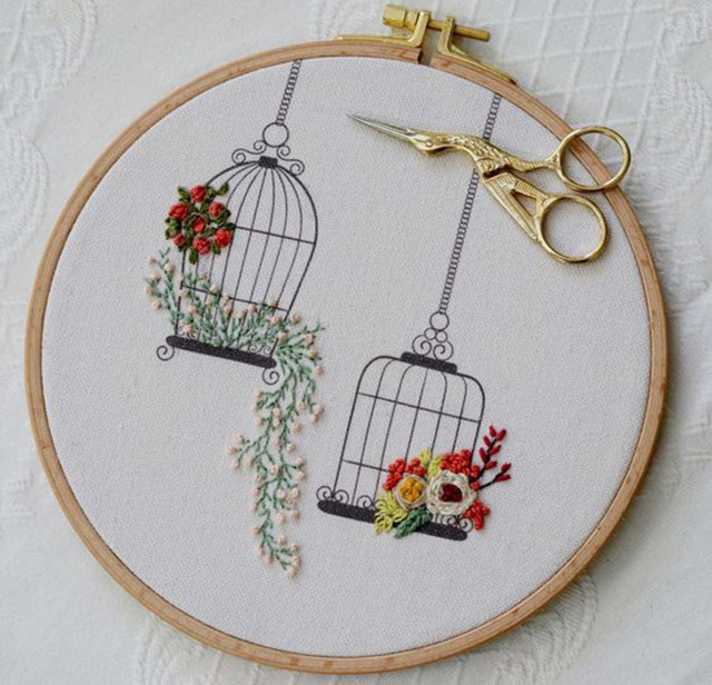 5 ideias de títulos:
1. Guia Completo de Riscos para Bordar à Mão: Encontre o Seu Estilo
2. Riscos de Bordado para Iniciantes: Comece com o Pé Direito
3. Explore a Criatividade: Temas de Riscos para Bordar que Inspiram
4. Técnicas de Transferência de Riscos: Do Papel ao Tecido Perfeito
5. Onde Baixar e Comprar Riscos de Bordado: Fontes Confiáveis