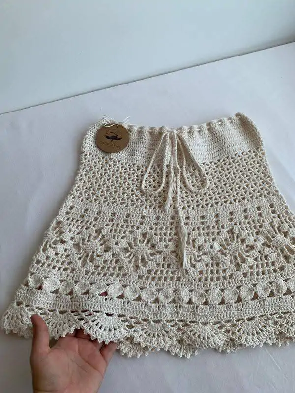 Saia de crochê com cintura baixa