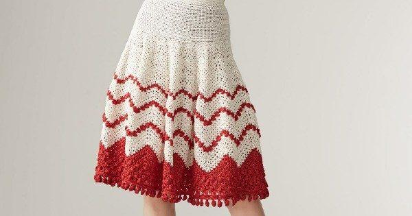 Saia longa de crochê com franjas