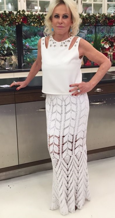 Saia longa de crochê com ponto fantasia