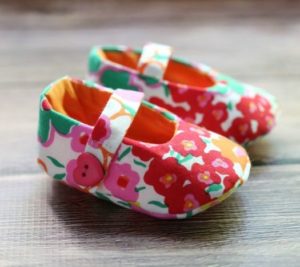 sapatinho de bebe em tecido passo a passo