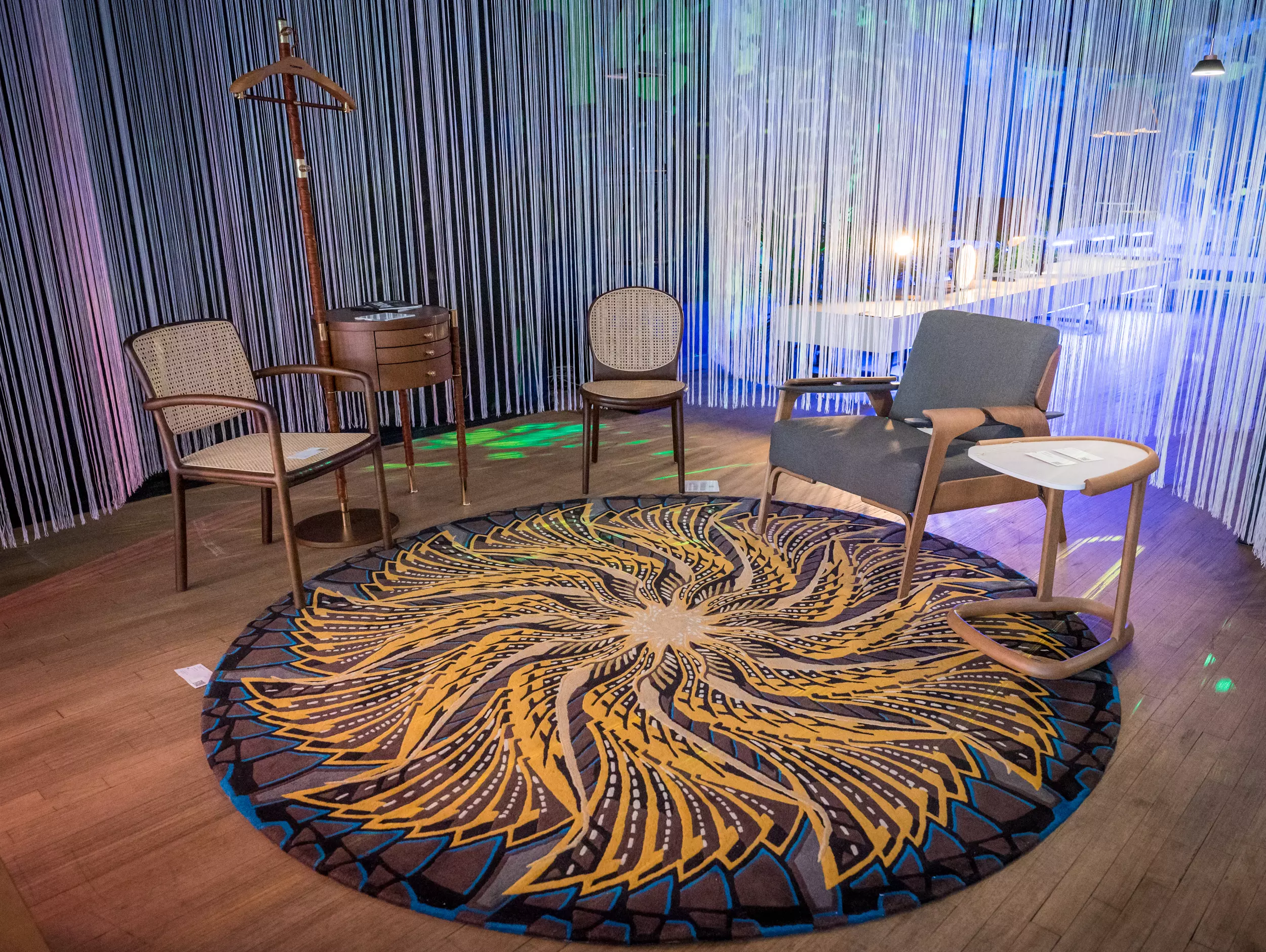 tapete azul redondo felpudo ou crochê qual escolher