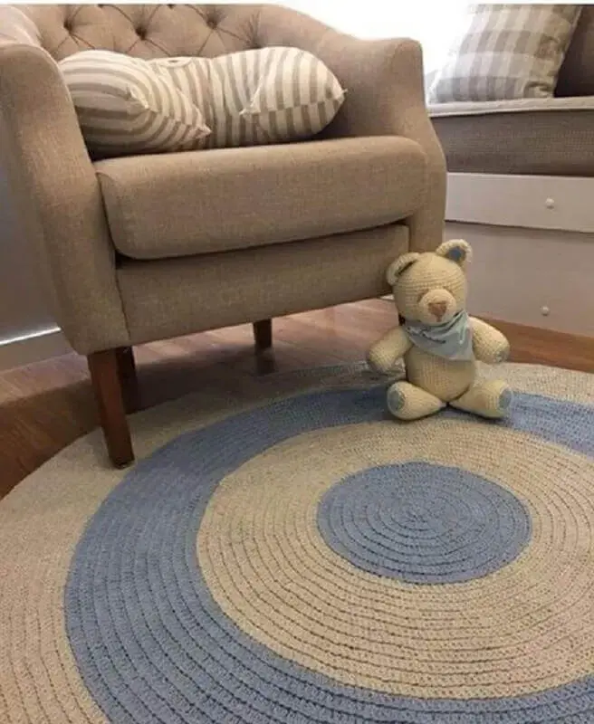 tapete azul redondo felpudo ou crochê qual escolher