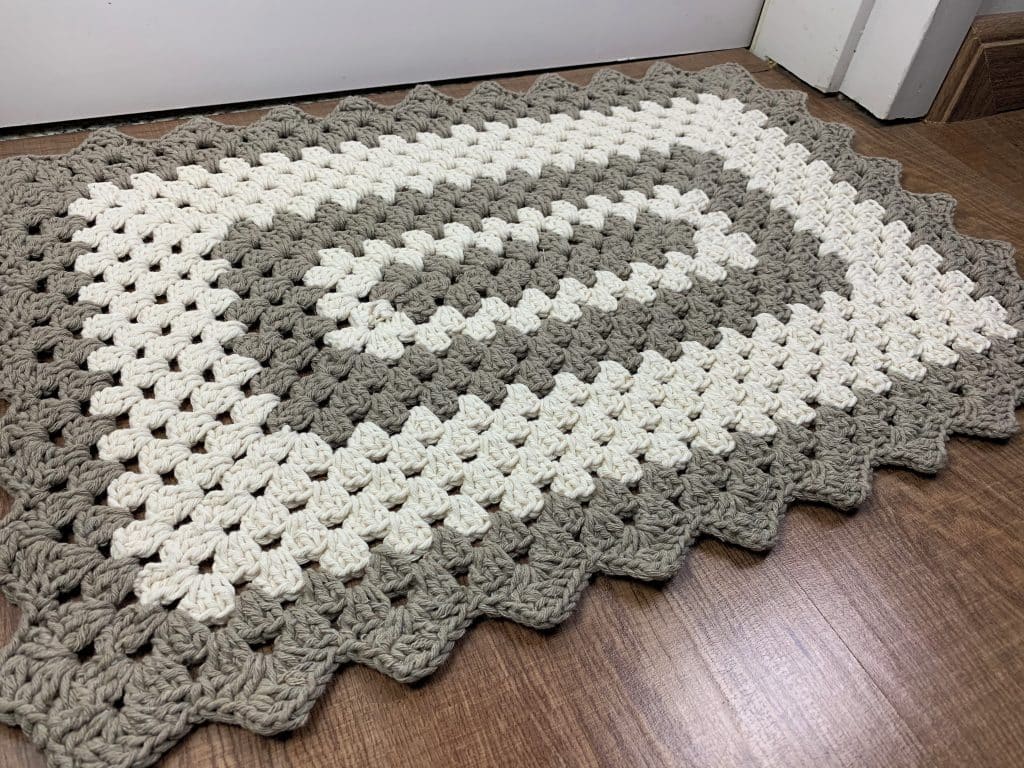 10 modelos de tapetes de crochê para sala