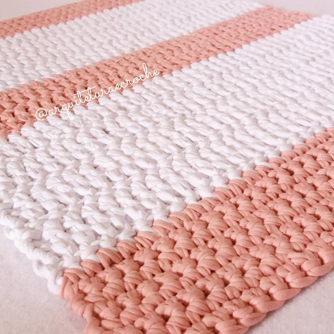 tapete croche rosa oval com flores passo a passo