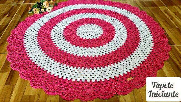5 ideias de títulos: 1. Tapete de Crochê Circular: Guia Completo para Iniciantes. 2. 10 Modelos Incríveis de Tapetes de Crochê com Círculos. 3. Como Fazer um Tapete de Crochê Perfeito: Dicas Essenciais. 4. Tapetes de Crochê Coloridos: Aproveite suas Sobras de Fio. 5. Decoração com Crochê: Crie seu Tapete de Círculos Únicos.