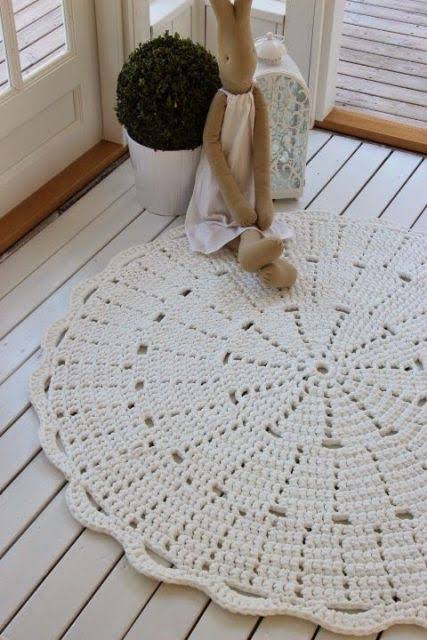 ideias de decoração com tapete redondo para sala pequena