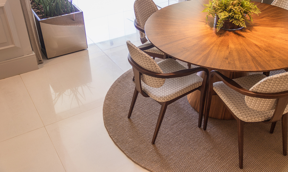 ideias de decoração com tapete redondo para sala pequena
