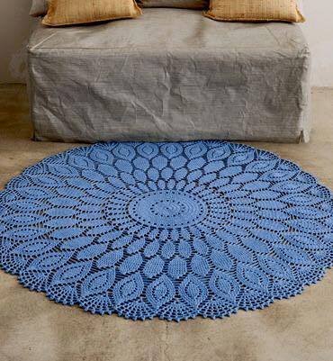 tapete de croche azul marinho para banheiro