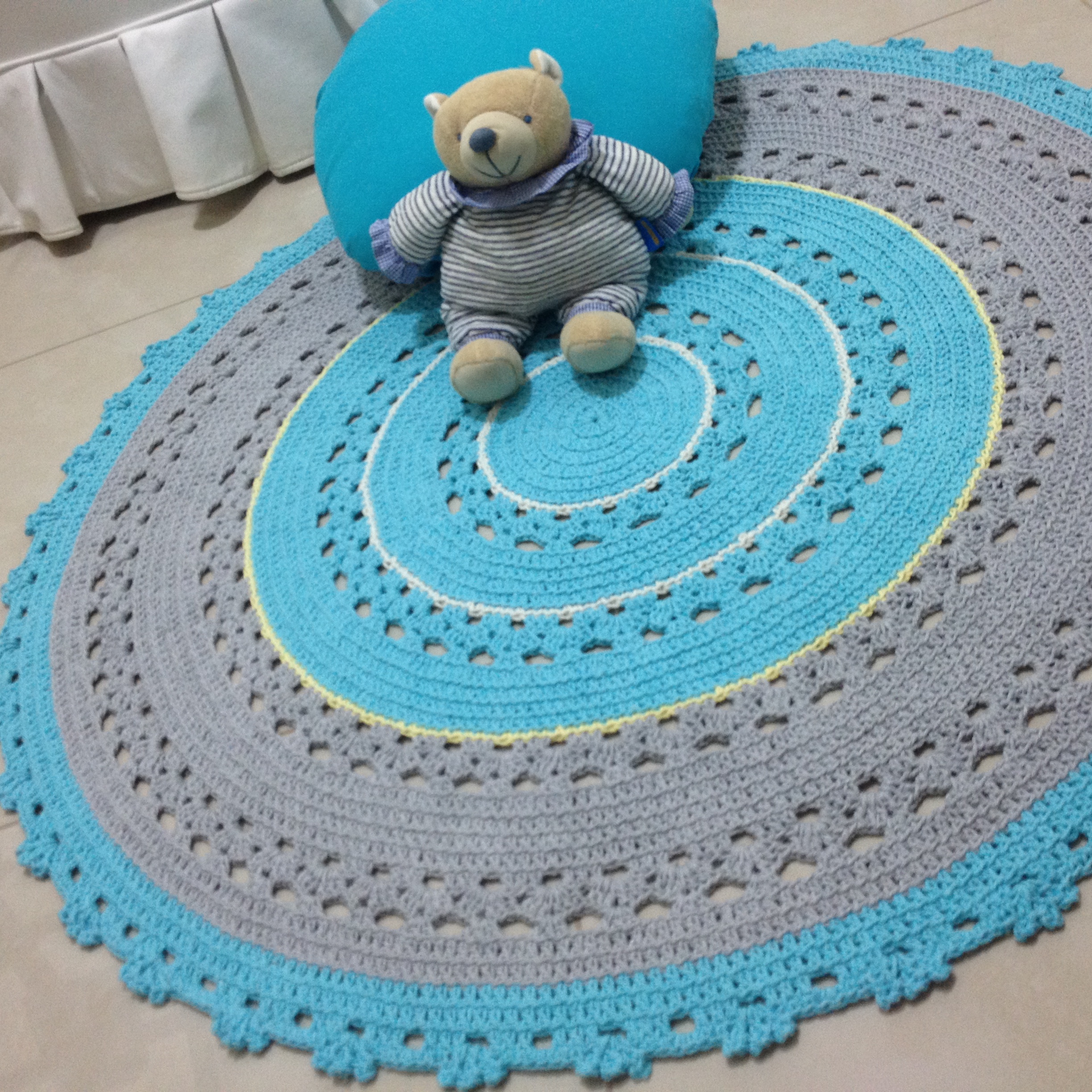 tapete de croche azul redondo ou retangular qual escolher