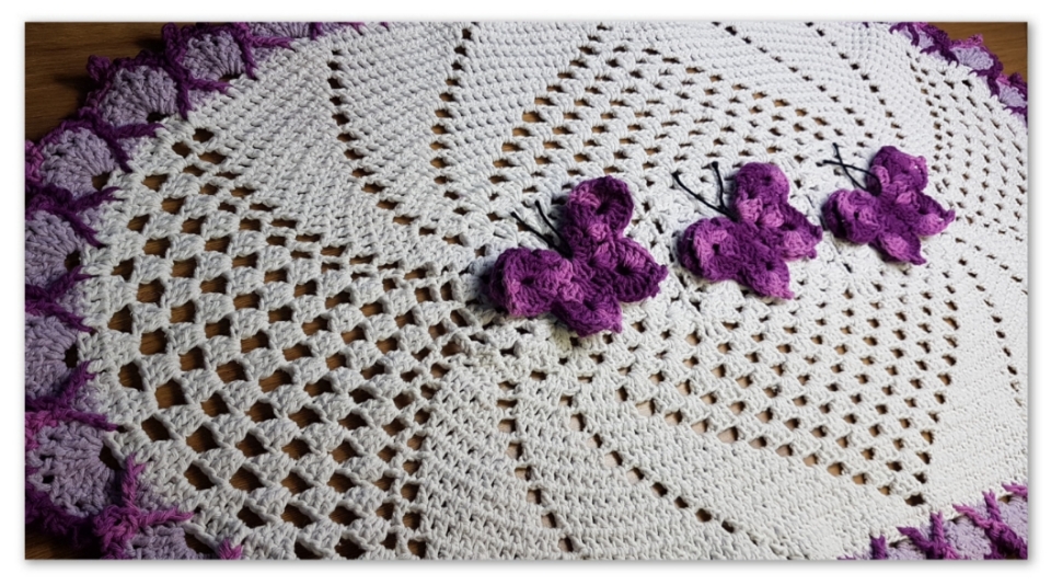 preço médio tapete croche oval flores feito a mão