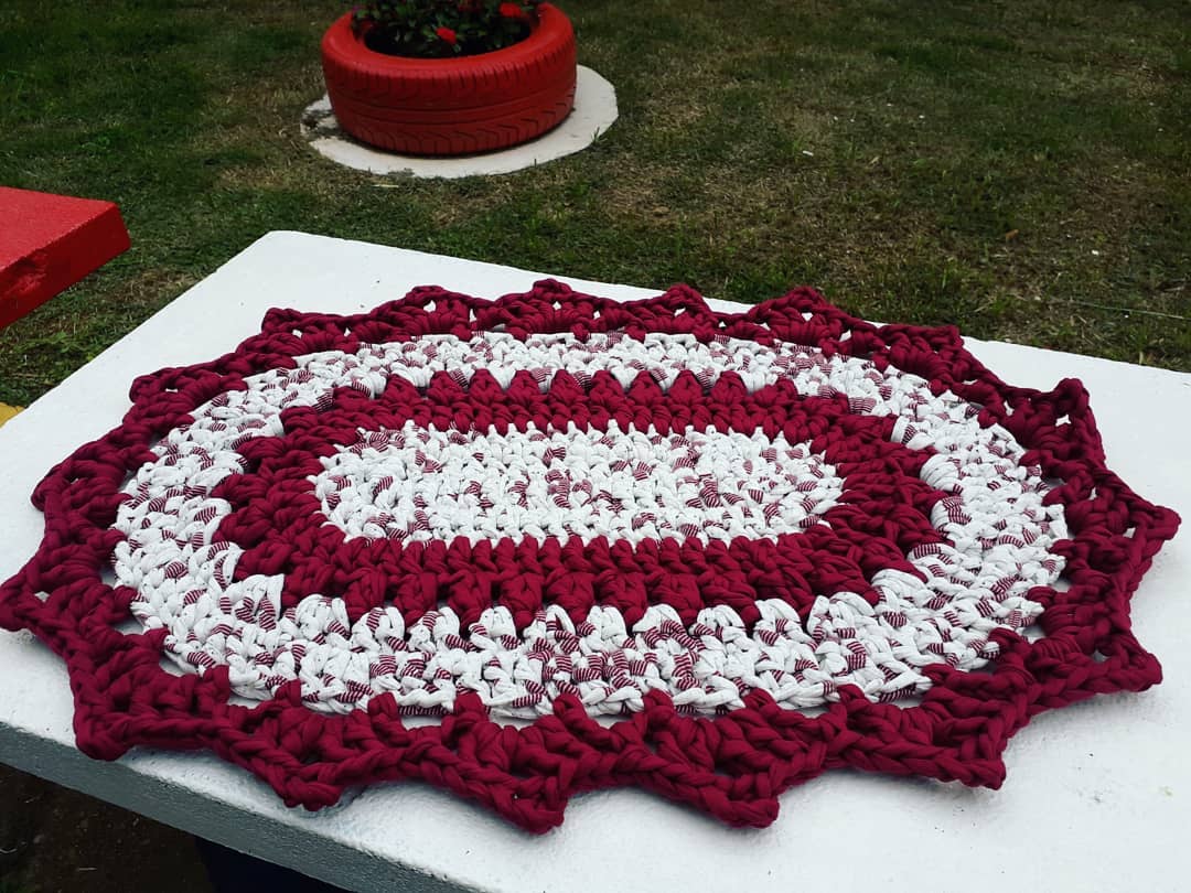 tutorial tapete croche oval modelo alegria com 3 flores