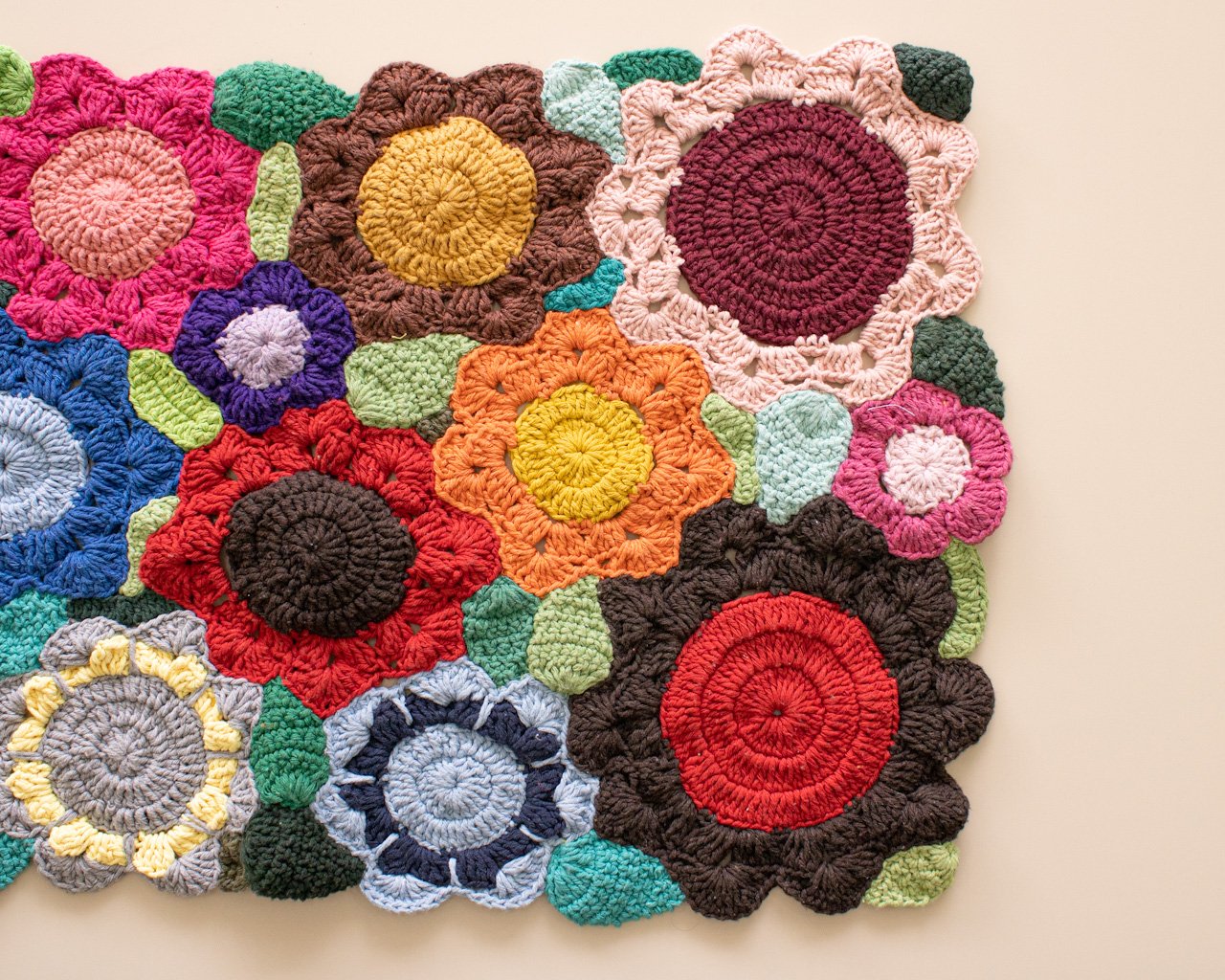 tapetes de croche em barbante com flores