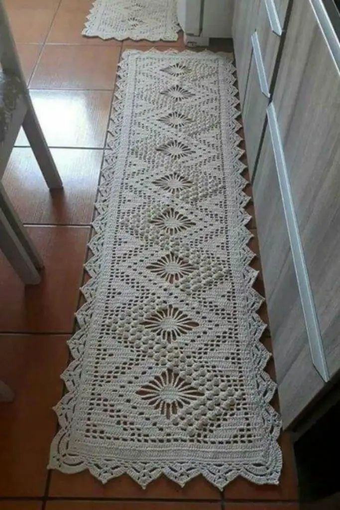 tapete de crochê para cozinha com flores aplicadas