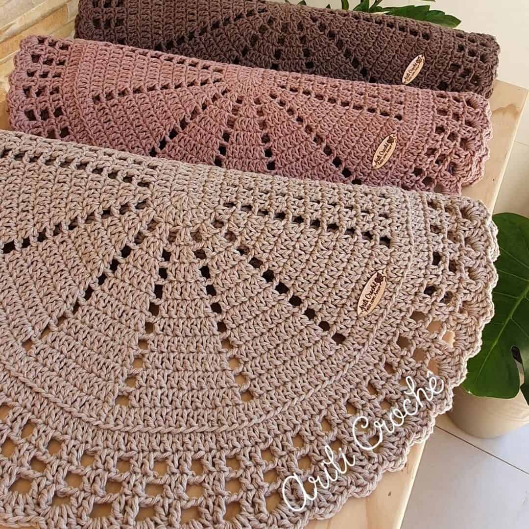 Tendências de Tapetes de Crochê 2026: O Formato Quadrado e Outras Novidades