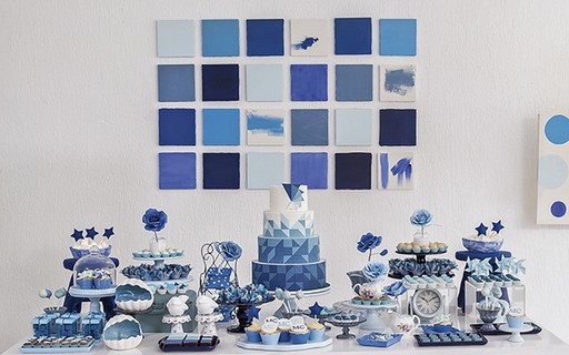 azul e branco vs azul e dourado em festas
