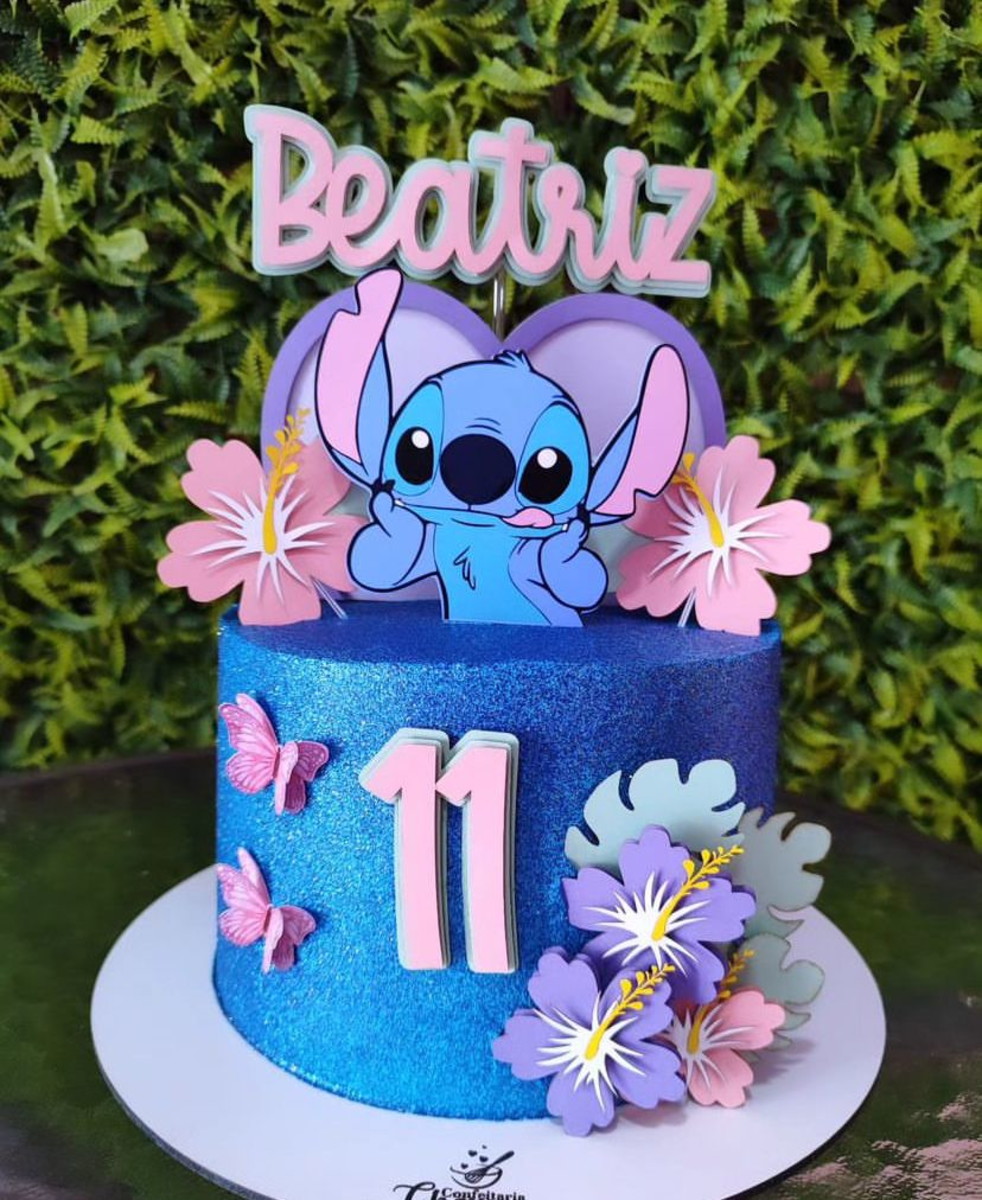 bolo do stitch com flores