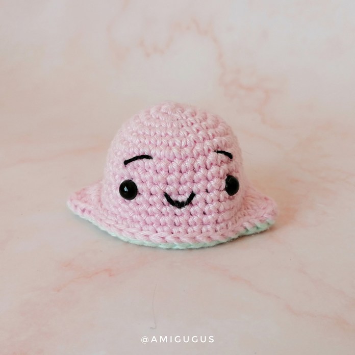 baleia amigurumi pequena