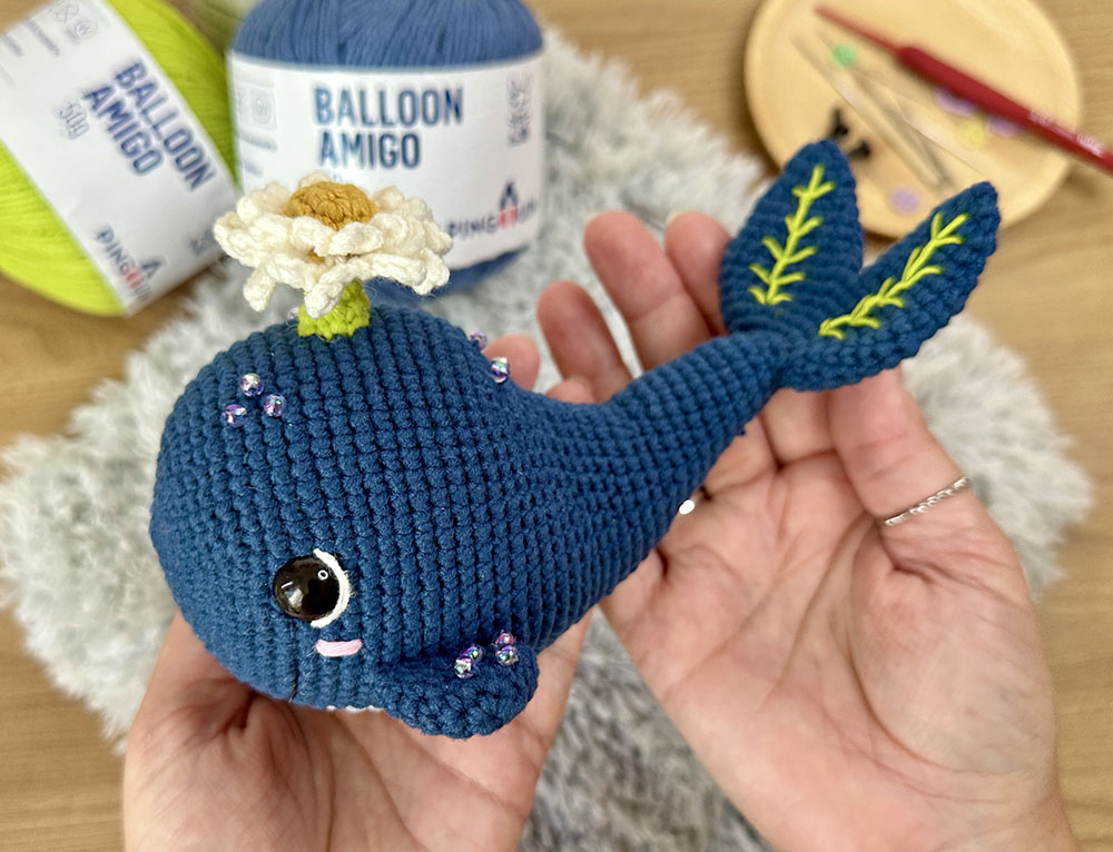 baleia amigurumi azul