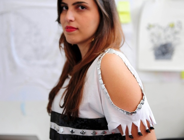 cortes em camiseta para look moderno