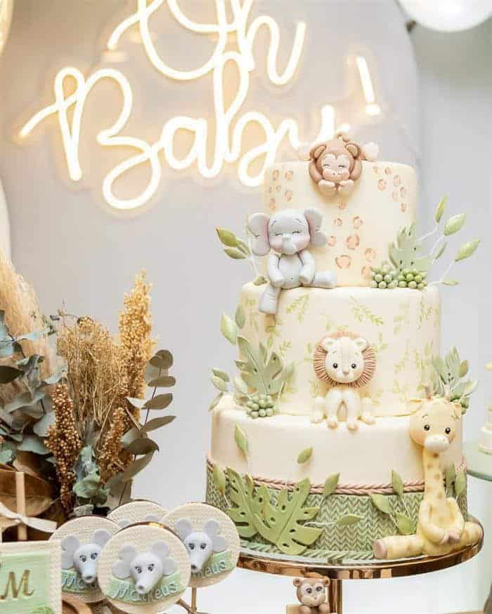 bolo safari baby com topper