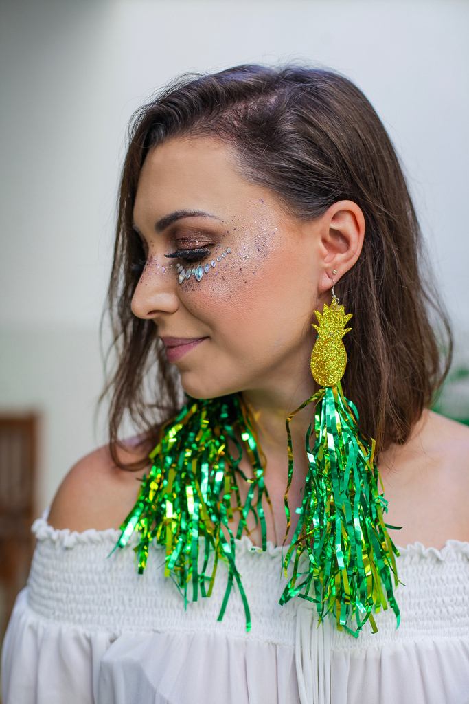 brincos com franjas carnaval