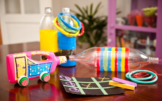 oficina de brinquedos com lixo
