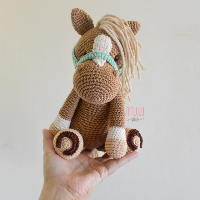 cavalo amigurumi decoração