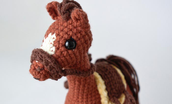 cavalo amigurumi mini