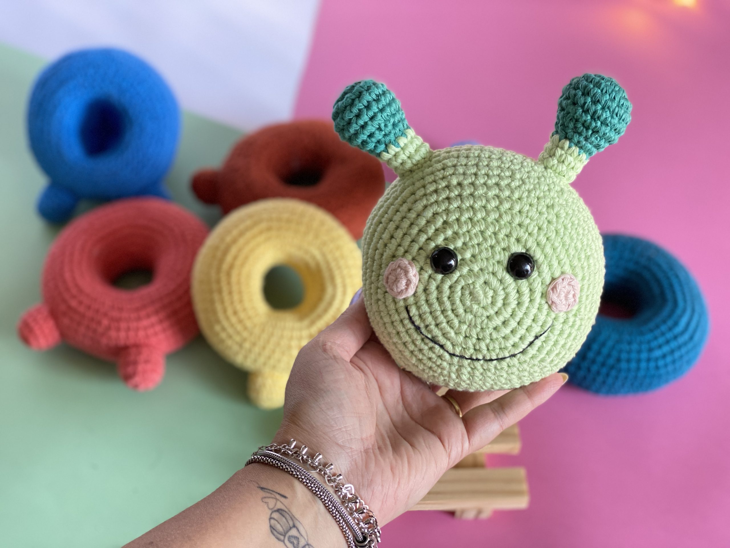 Centopeia amigurumi presente