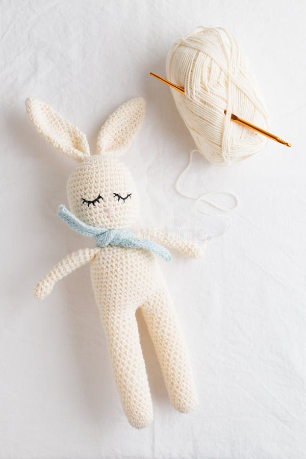 coelho amigurumi pequeno