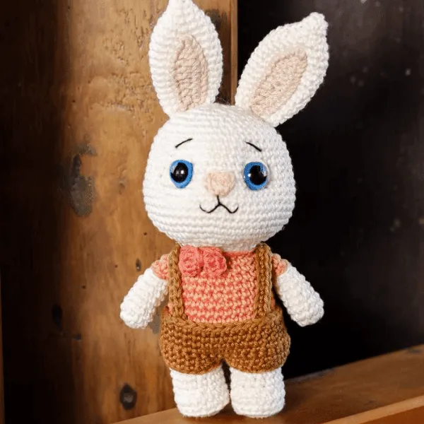coelho amigurumi com cenoura