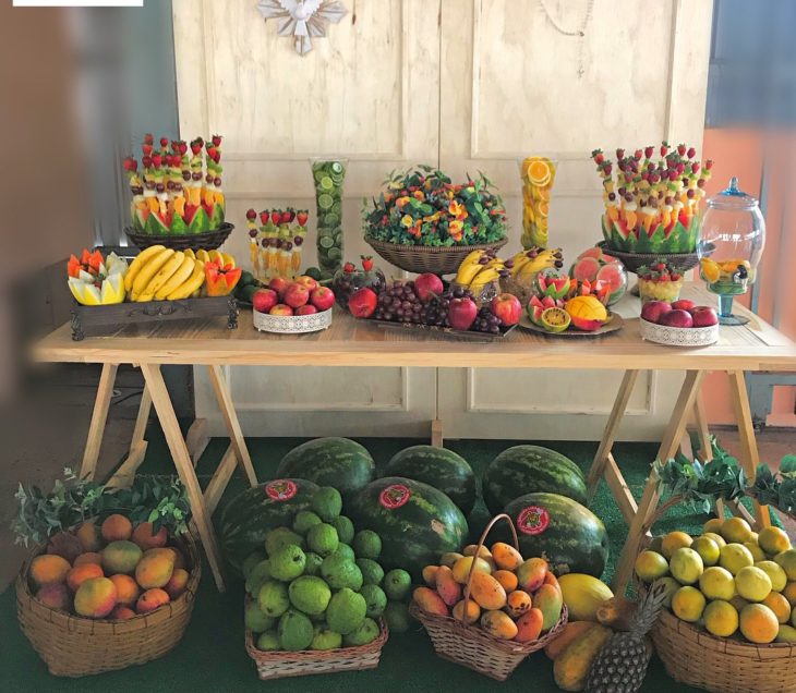 decoração mesa posta com frutas