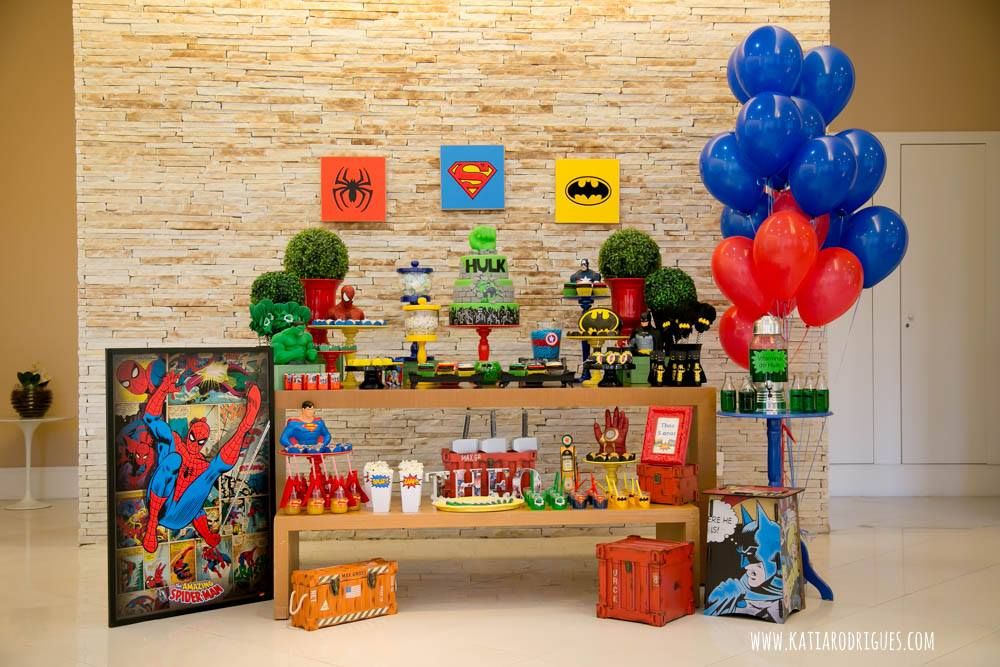 decoração homem aranha simples