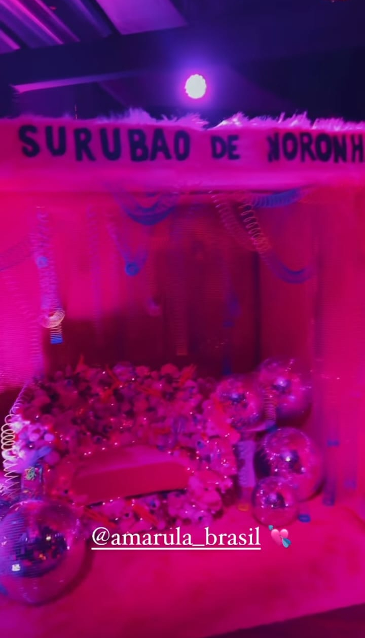 ideias festa tema anos 2000