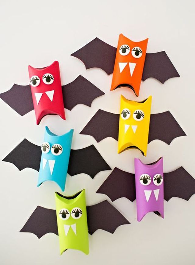 decoração de halloween com rolo de papel higiênico