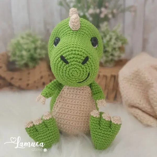 dinossauro amigurumi verde