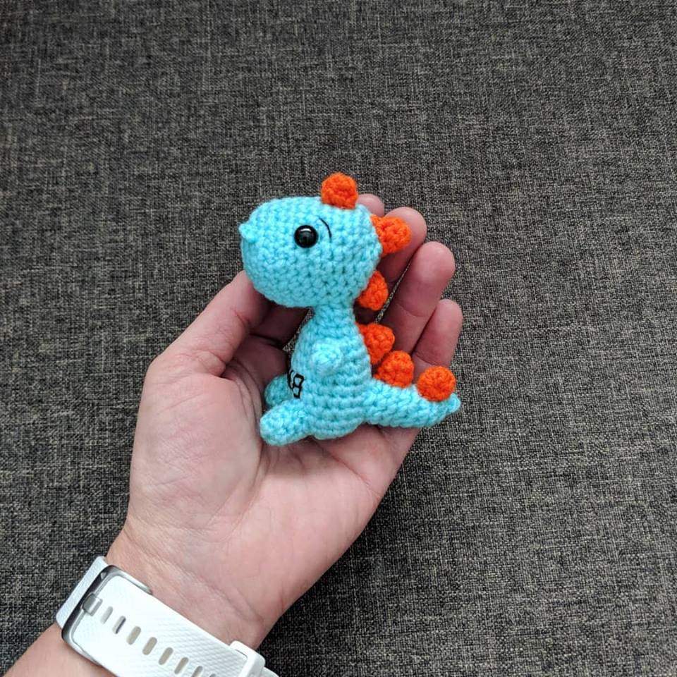 amigurumi dinossauro com fio pelúcia