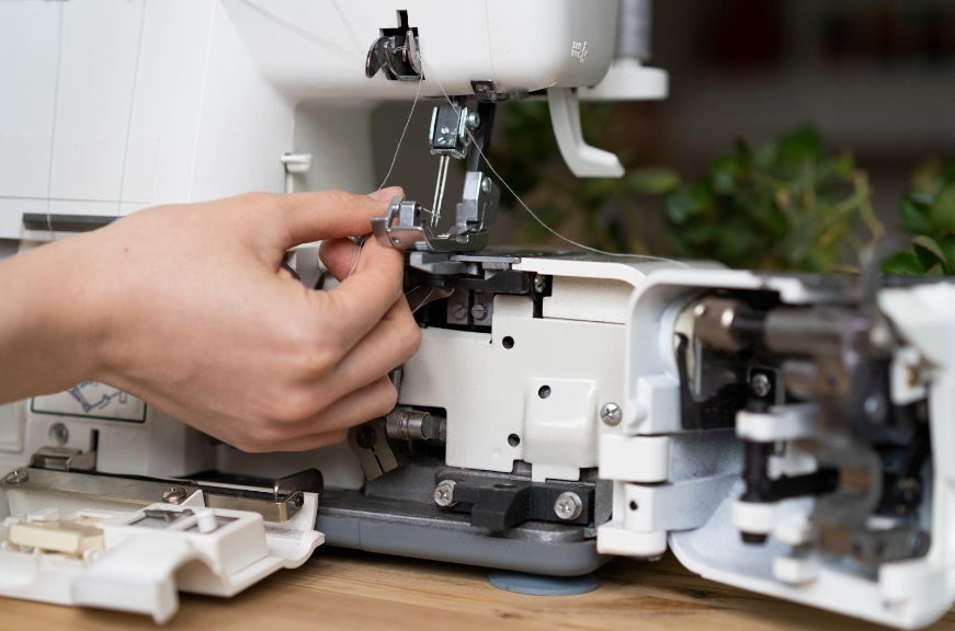 como usar mini máquina de costura