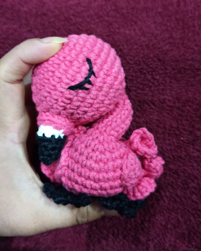 flamingo amigurumi pequeno