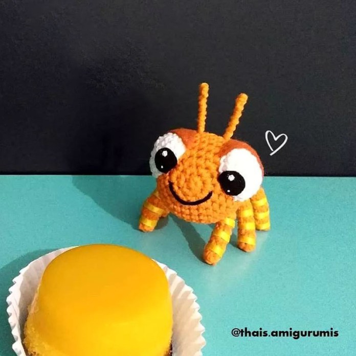 formiga amigurumi cabeça e corpo único